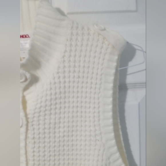 Cream Sleeveless Button-Up Sweater Vest - Picture 3 of 4